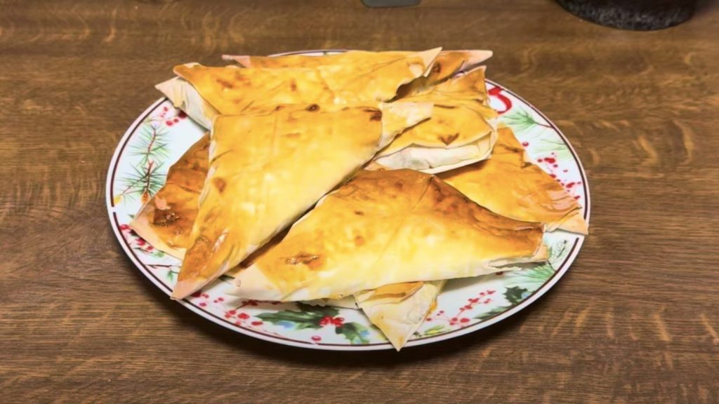 пиріжки з тіста філо з куркою та грибами