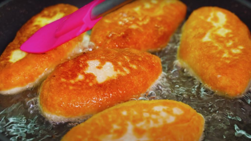 смажені пиріжки з капустою