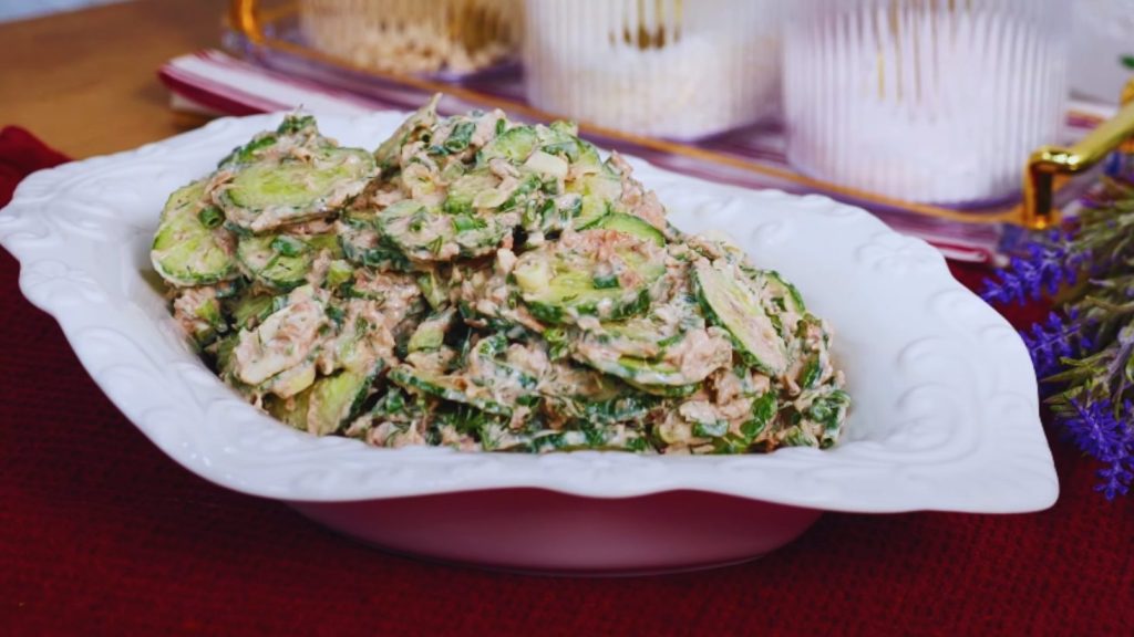 салат з тунцем