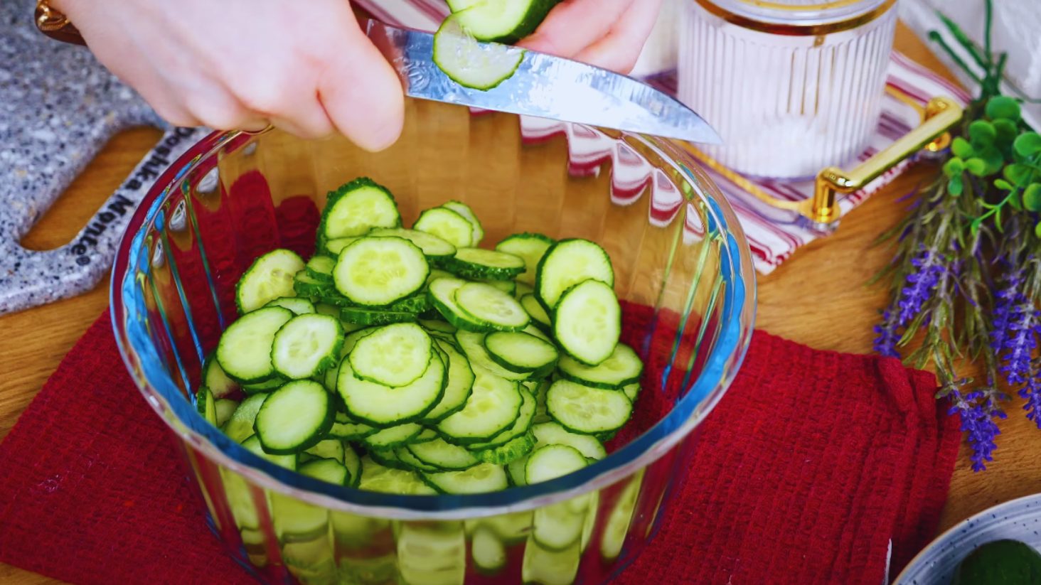 огурцы для салата с тунцом