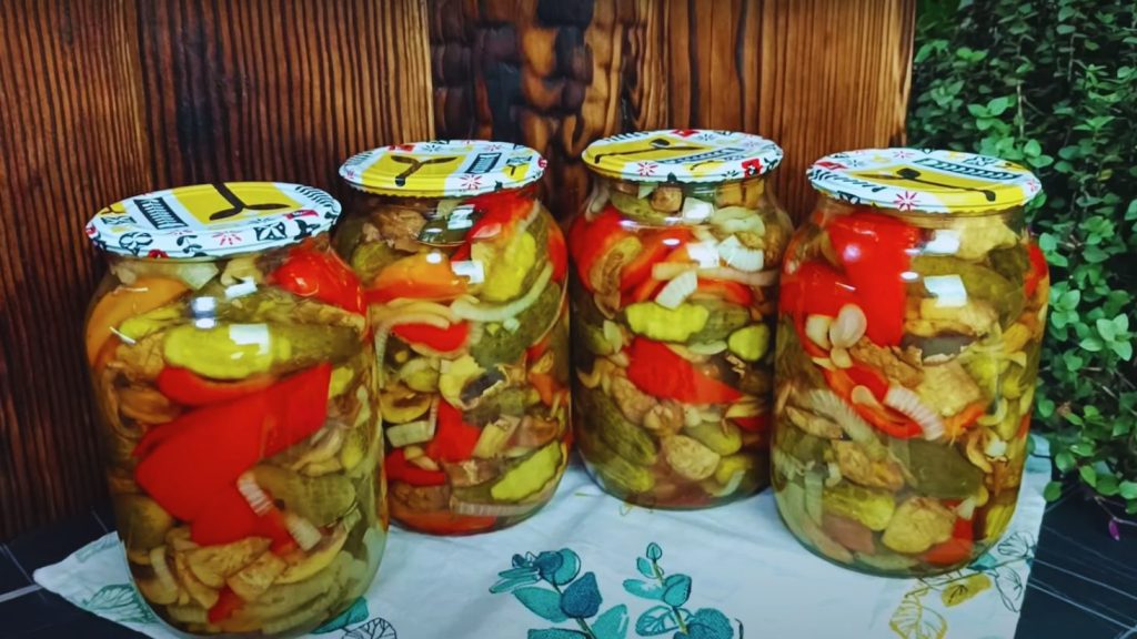 салат асорті з грибами та овочами на зиму