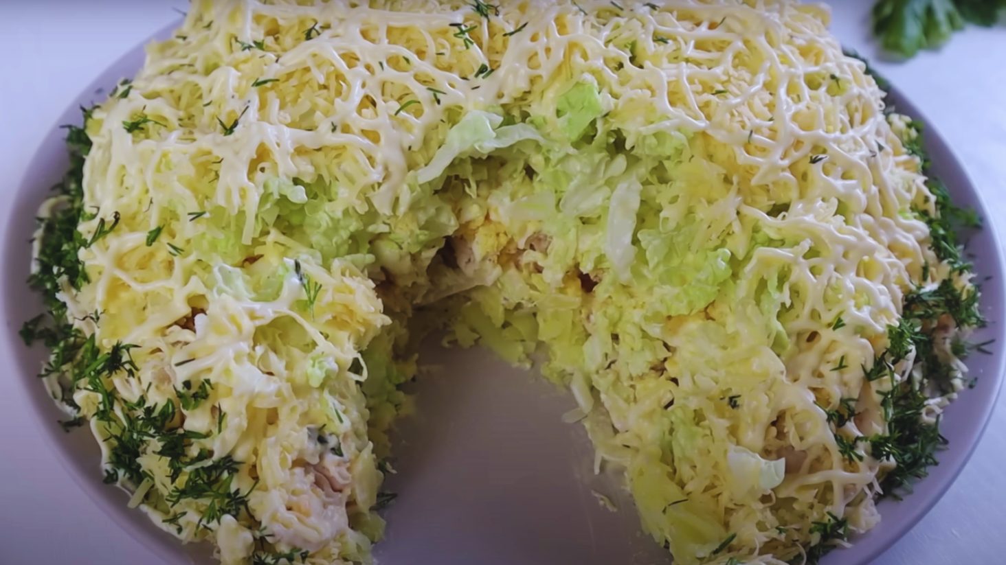 салат з куркою та пекінською капустою