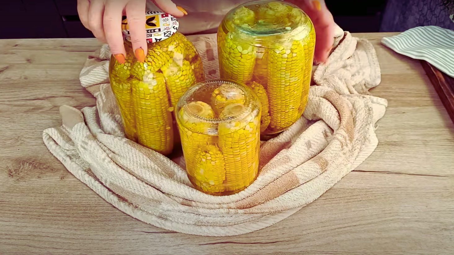 смачна консервована кукурудза