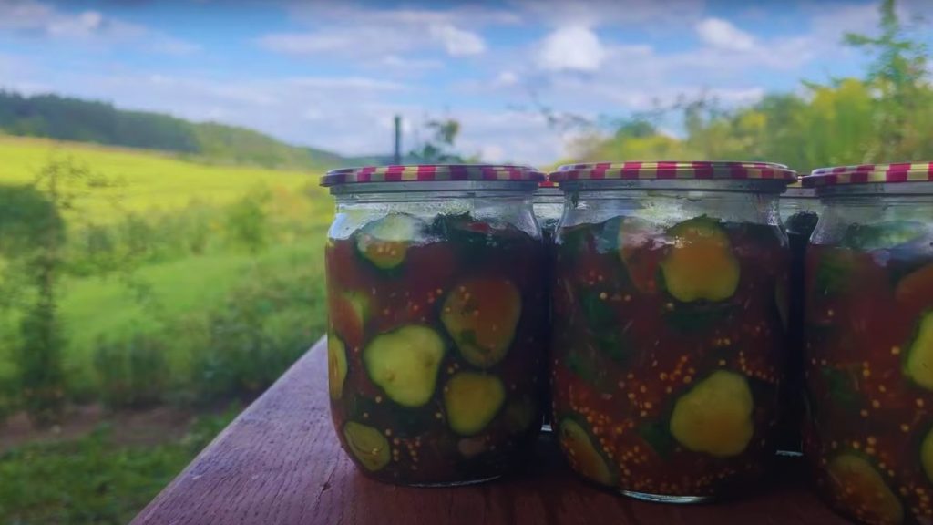 салат з огірками на зиму