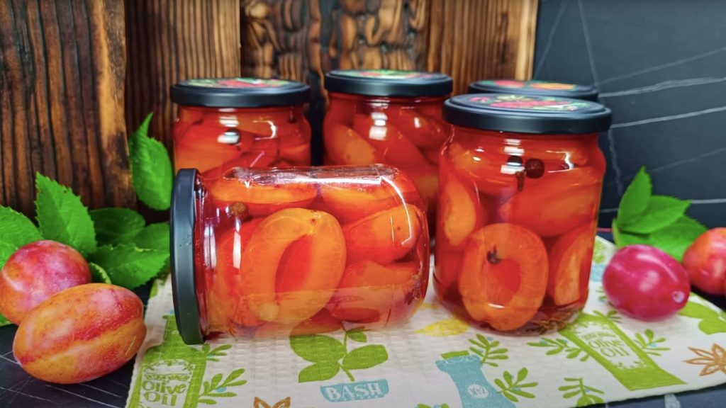 мариновані сливи на зиму