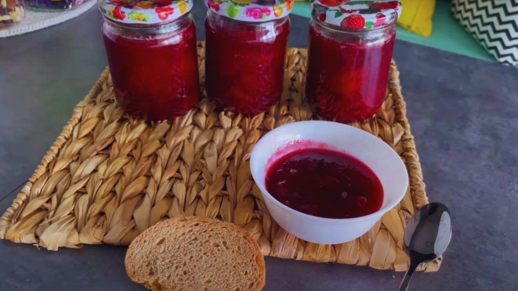 сливове варення на зиму, виходить густе, готується на одній пательні, швидко та без мороки, для випічки та млинців