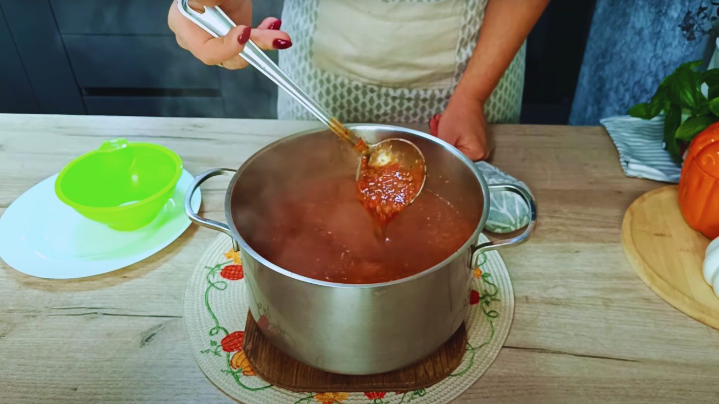 соус на зиму, з помідорів, перцю