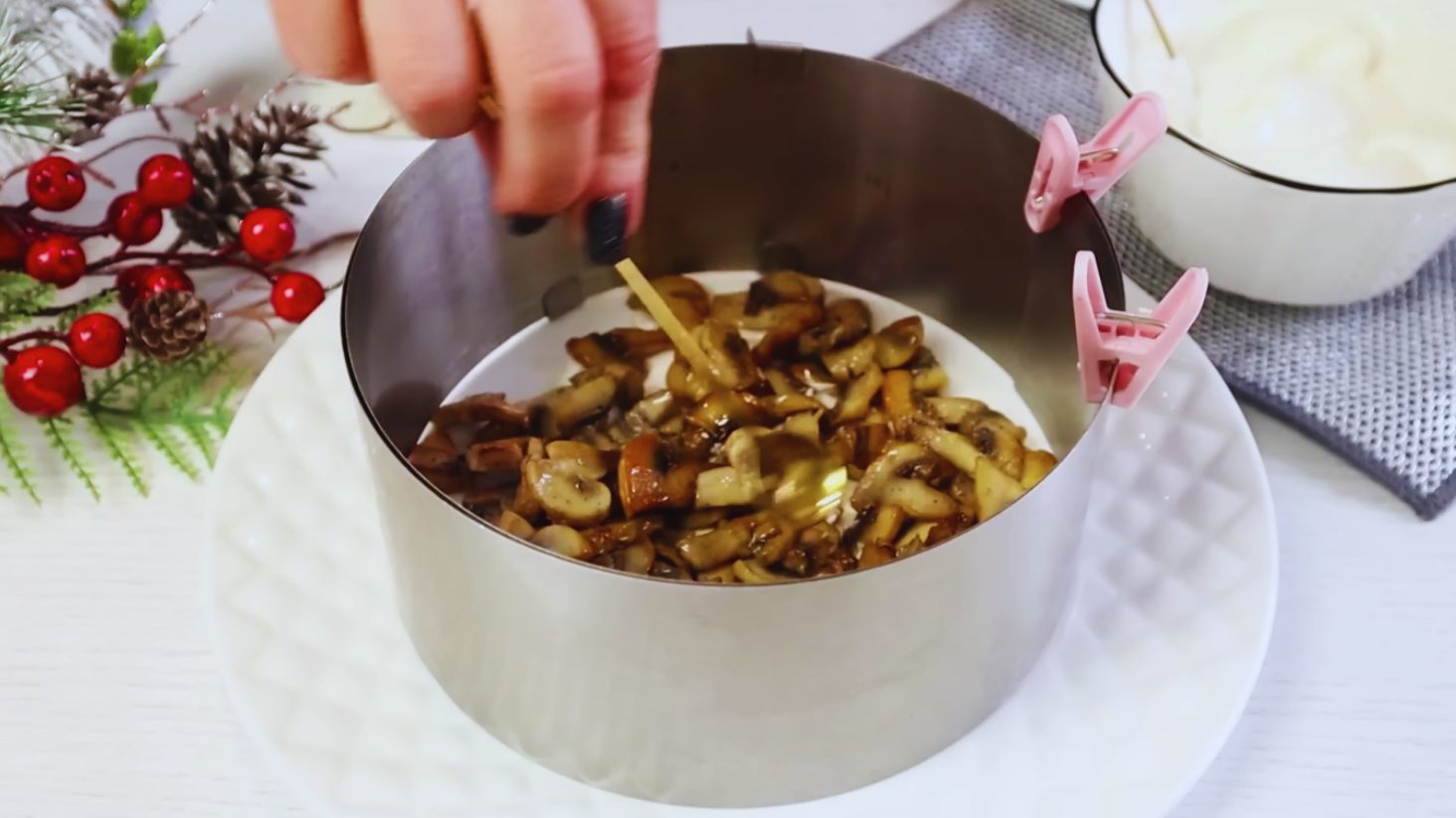 салат з куркою та ананасами