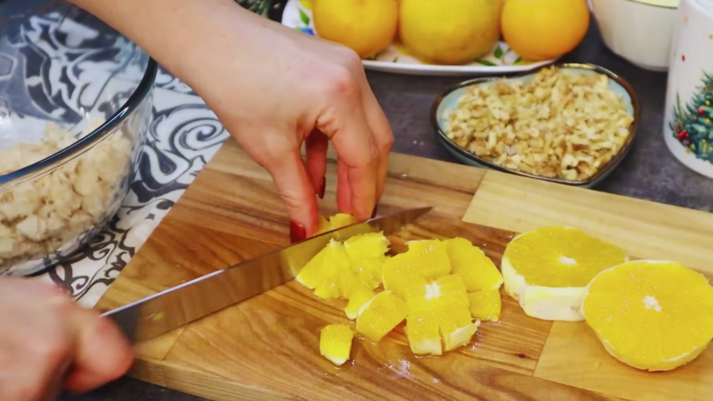 смачний салат з куркою та ананасами