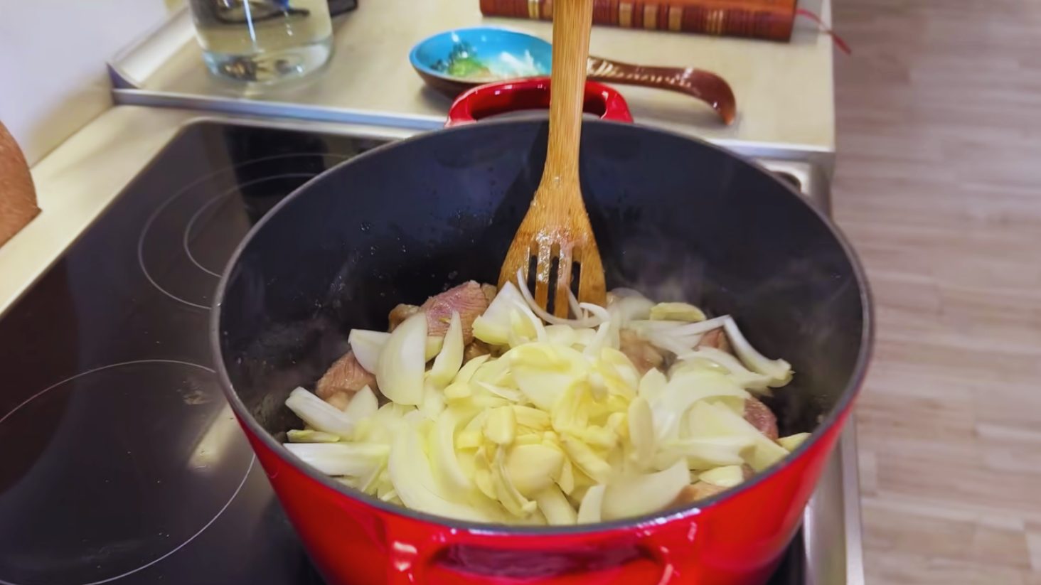 домашня українська шпундра зі свинини та буряка