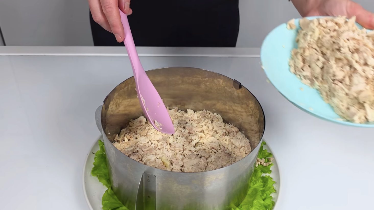 рецепт салату з куркою, грибами та чорносливом