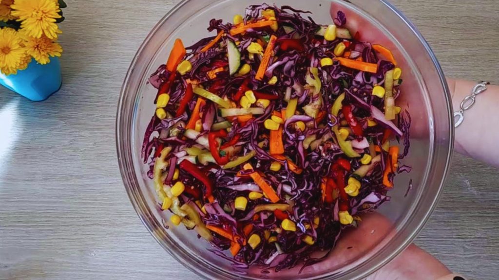 рецепт салату з синьою капустою