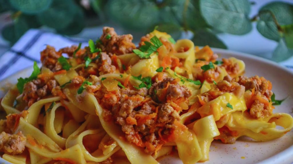 лінива лазанья на сковорідці