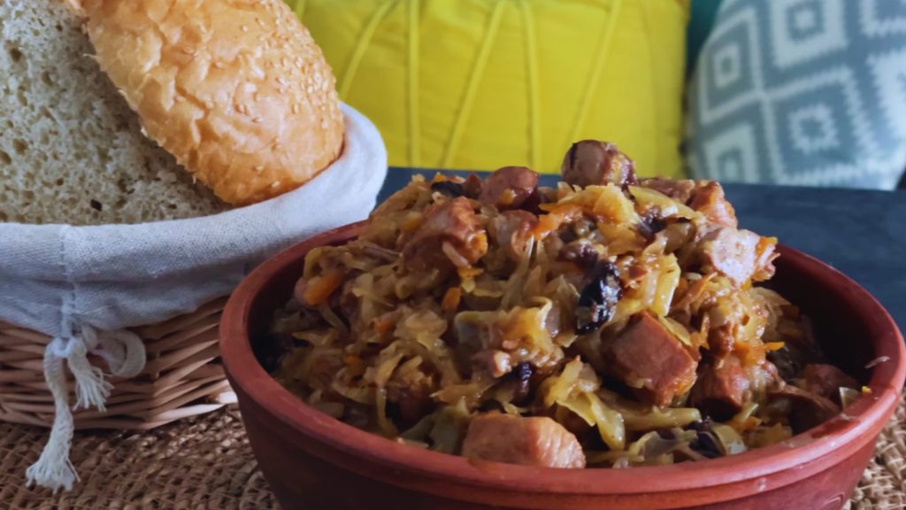 бігос з капустою та м'ясом