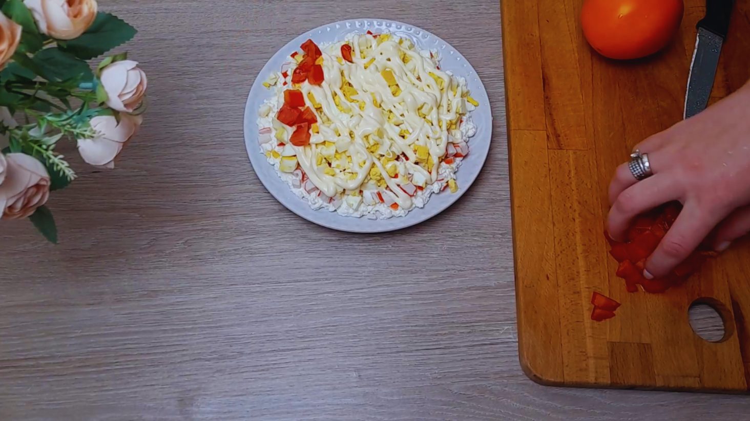 смачний салат з крабовими паличками